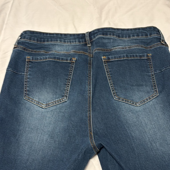 Makers of True Originals Blue Cropped Jeans - Picture 3 of 6